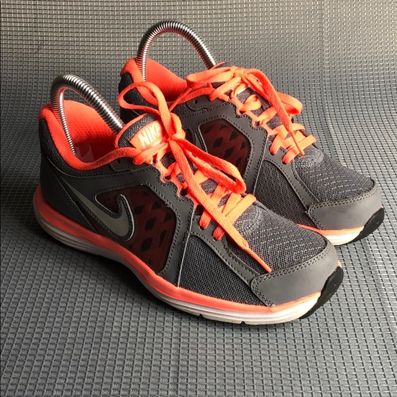 Womens Nike Dual Fusion St3 gray orange athletic exercise sneakers shoes Size 6 - Picture 2 of 7
